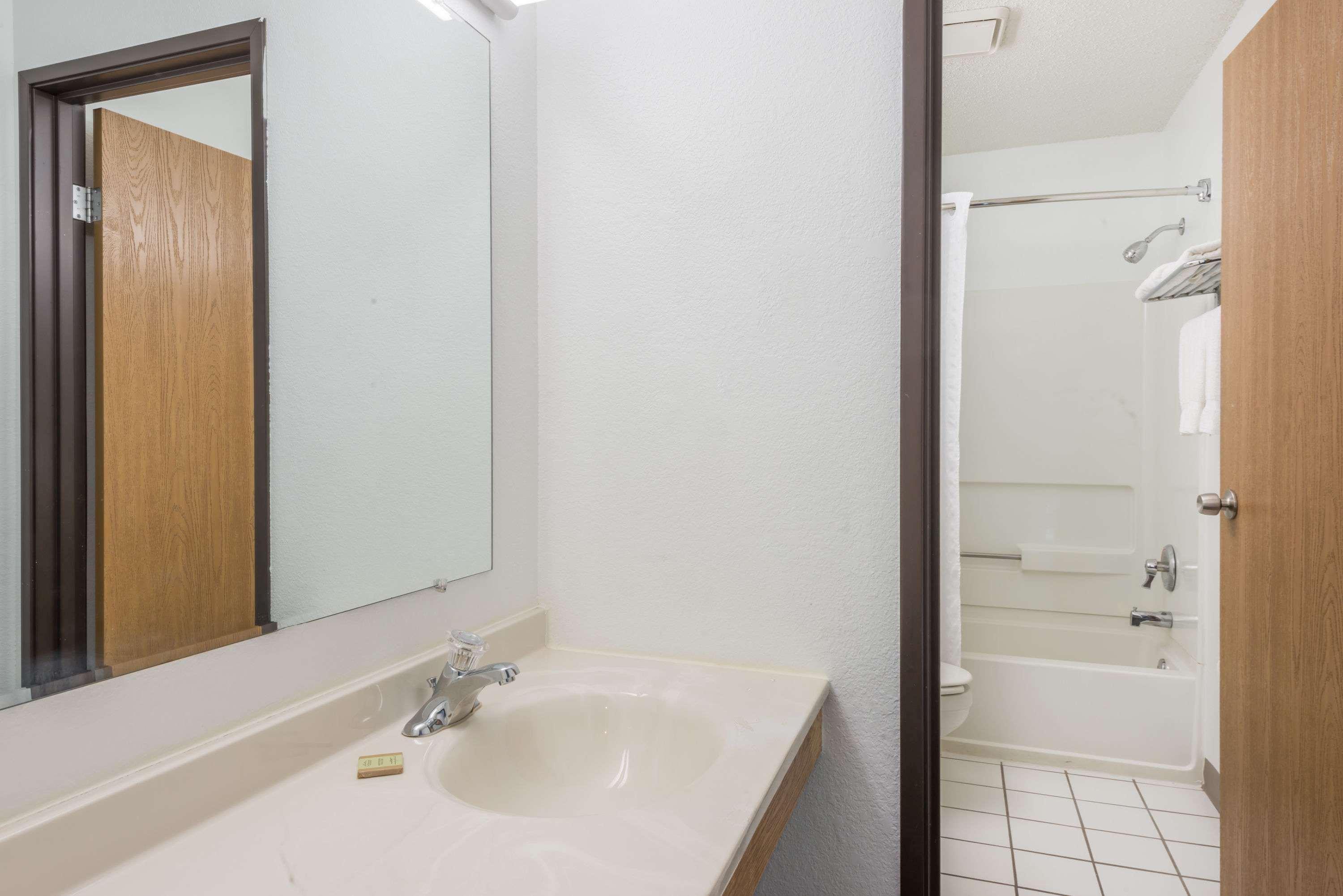 Hotel Super 8 By Wyndham New Stanton Esterno foto