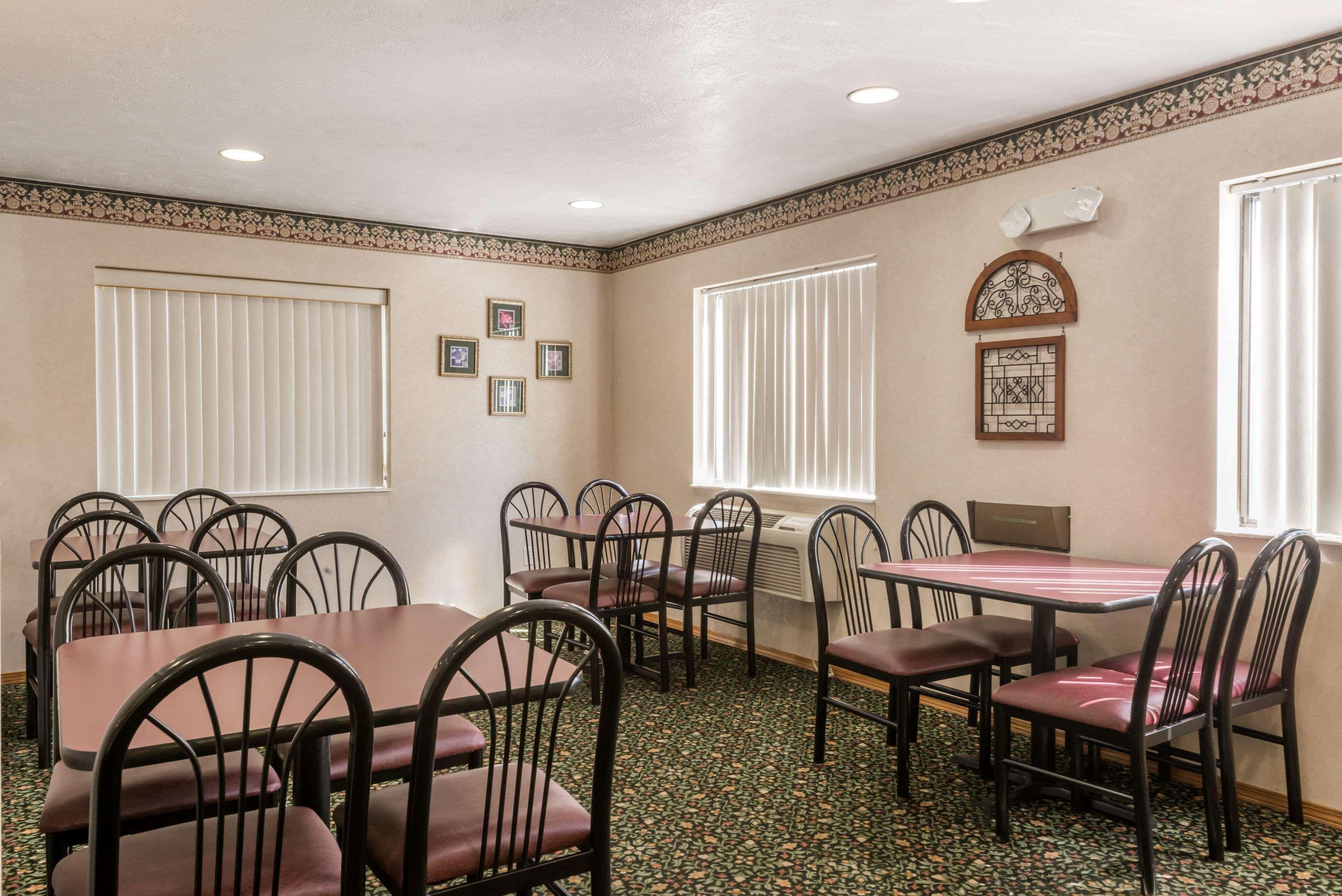 Hotel Super 8 By Wyndham New Stanton Esterno foto