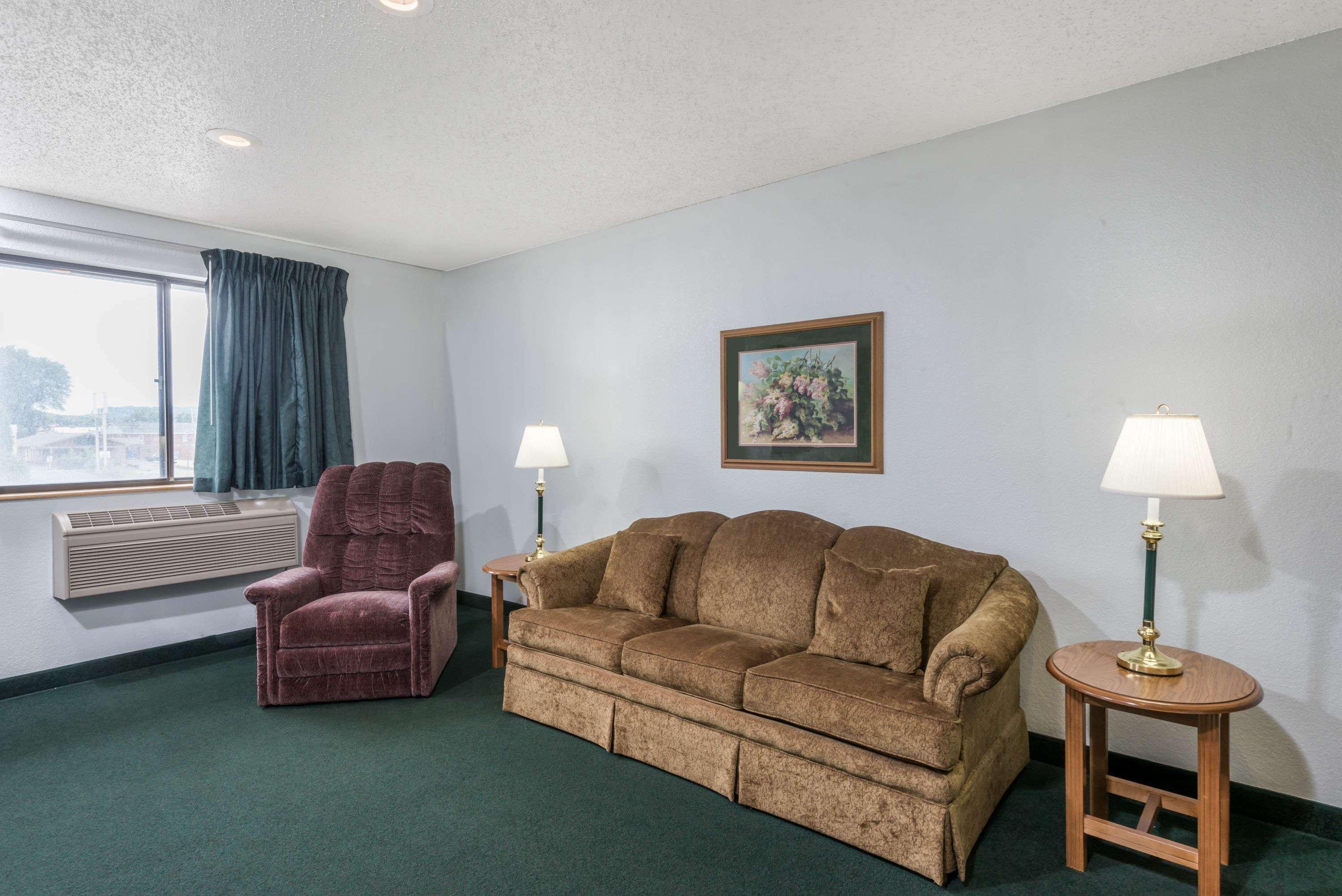 Hotel Super 8 By Wyndham New Stanton Esterno foto