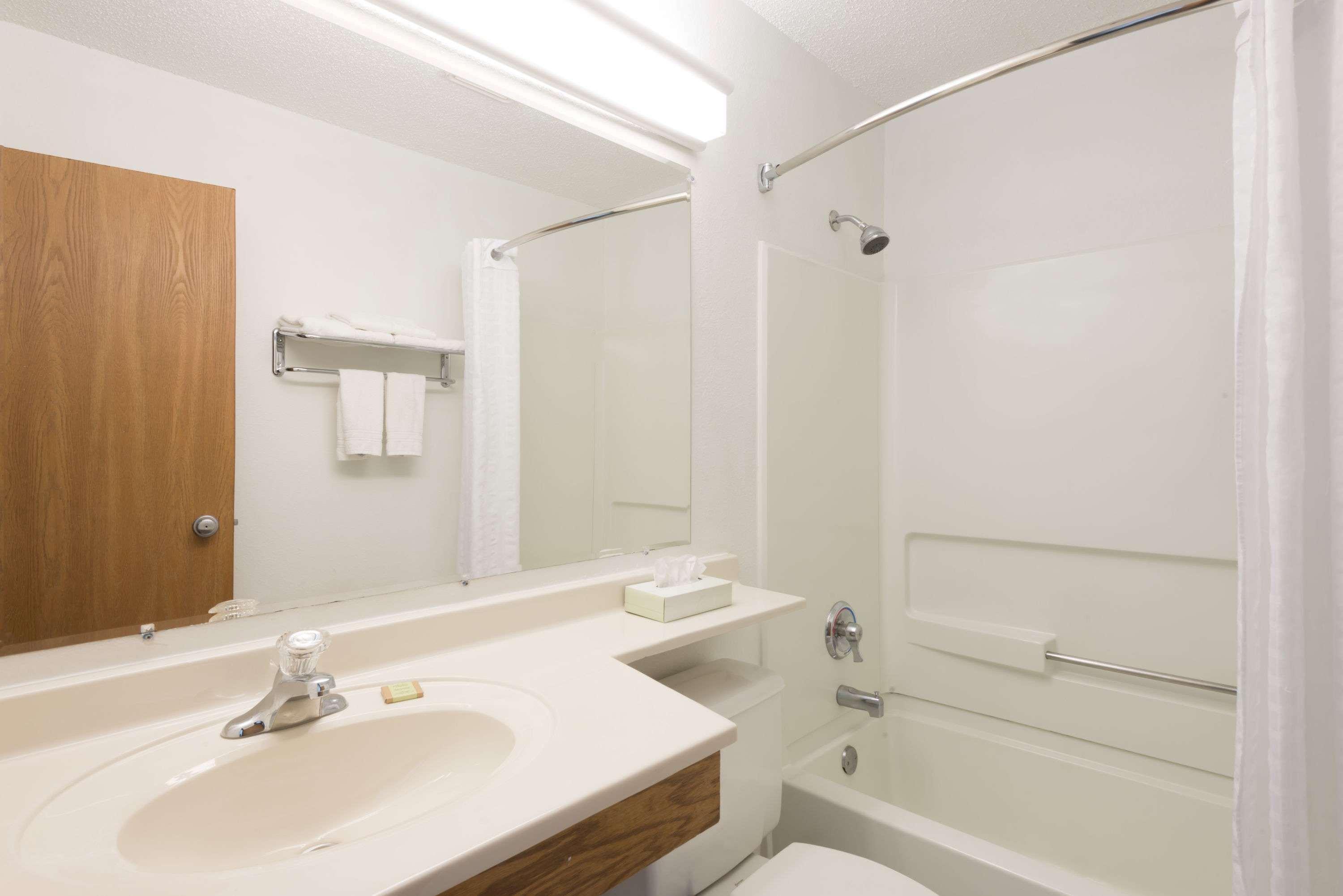 Hotel Super 8 By Wyndham New Stanton Esterno foto