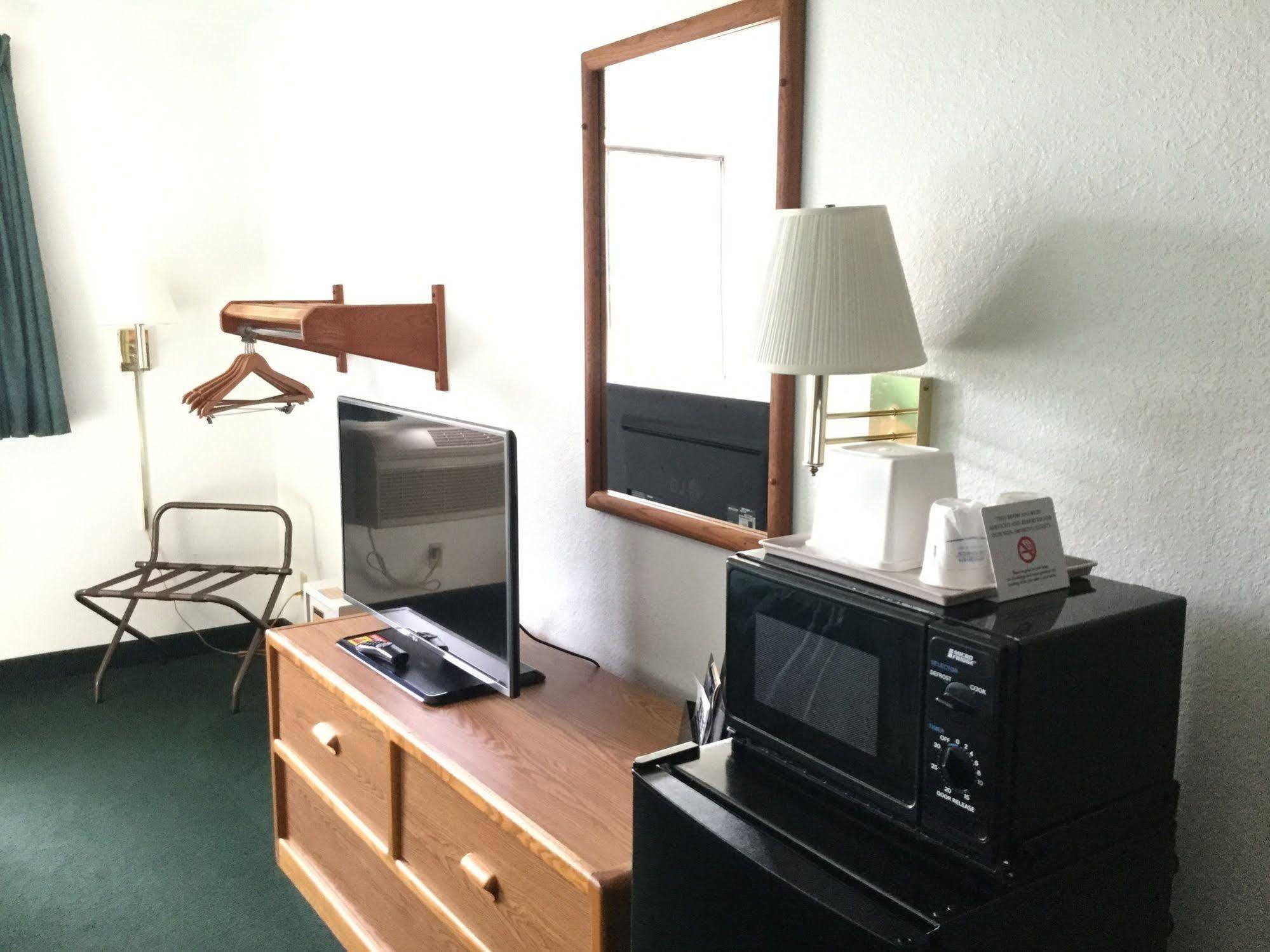 Hotel Super 8 By Wyndham New Stanton Esterno foto